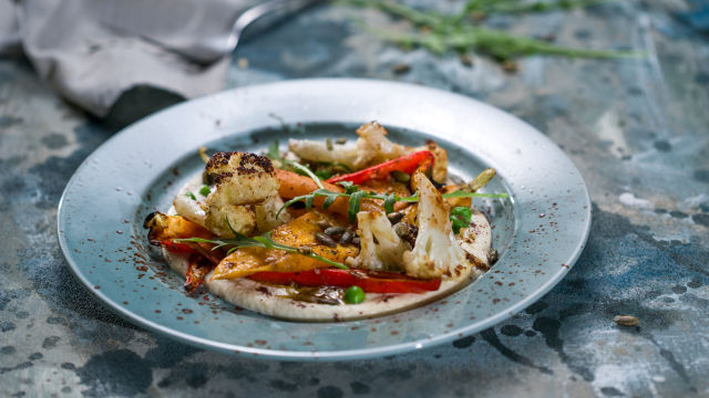 Pečeno povrće s pavlakom od indijskih oraha