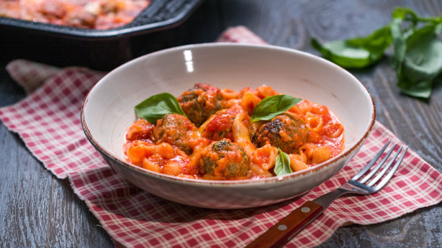 Pečene ćufte s testeninom i sosom od paradajza