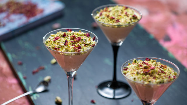 Puding od pirinča, ružine vodice i pistaća