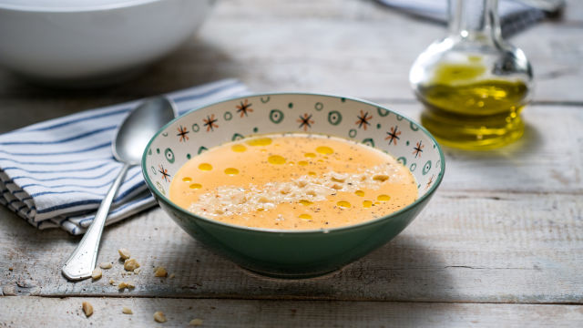 Čorba od batata s pečenim lešnicima