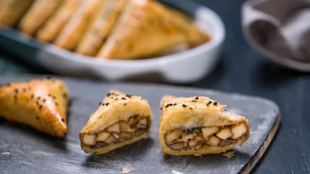 Trouglaste pite s pečurkama i sirom