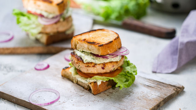 Sendviči sa pljeskavicama od ćuretine