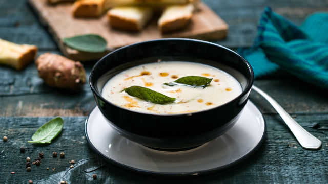 Čorba od jerusalimske artičoke sa žalfijom