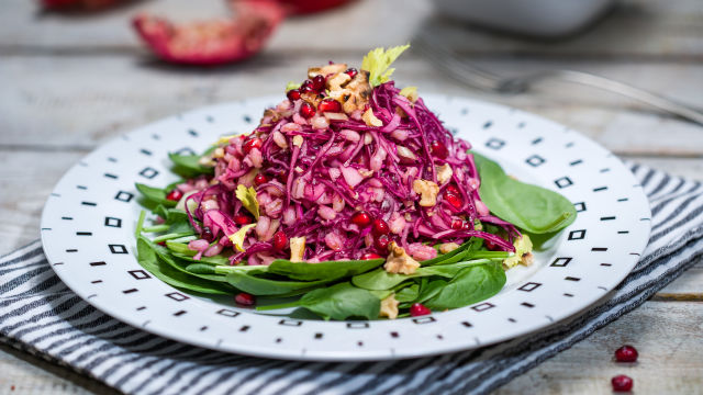 Salata od ječma, nara i spanaća