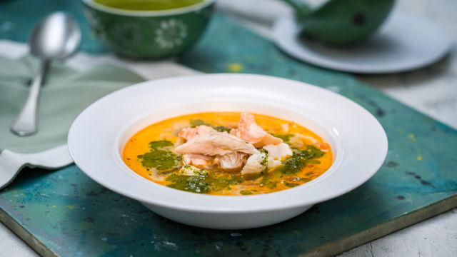 Riblja čorba sa zelenim sosom