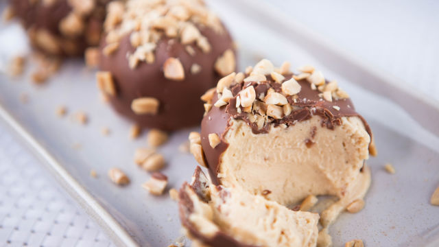 Semifredo kolač s kikiriki-puterom