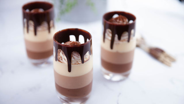 Troslojni čokoladni mus