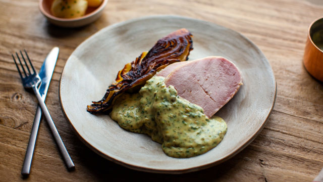 Slanina, kupus i preliv od peršuna