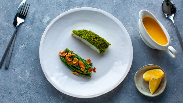 Bakalar s korom od začina, zeleni pasulj, holandeze sos