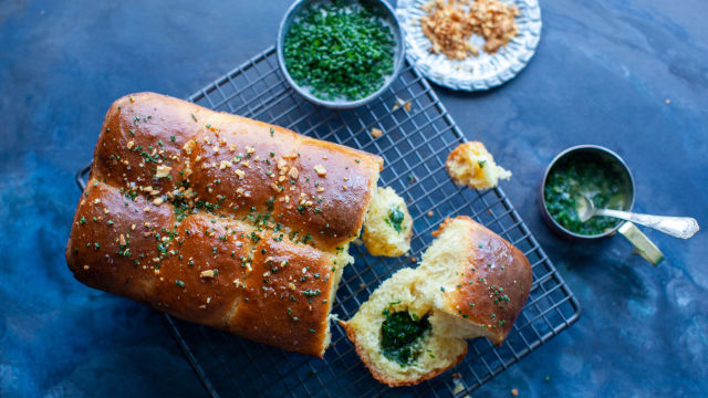 Brioš s belim lukom