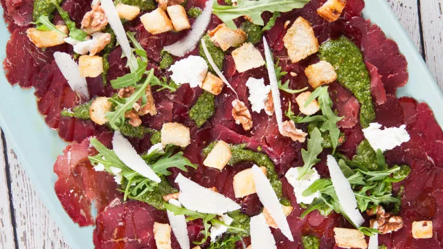 Bresaola šunka i persijska feta, sa pestom od rukole