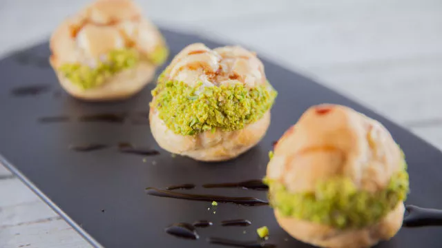 Mortadela mus od bufalo rikote u testu za profiterole