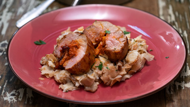 Punjeni svinjski file s nudlama i pravim vrganjima