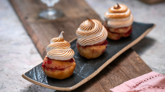 Zemičke s malinama i zapečenim meringuom