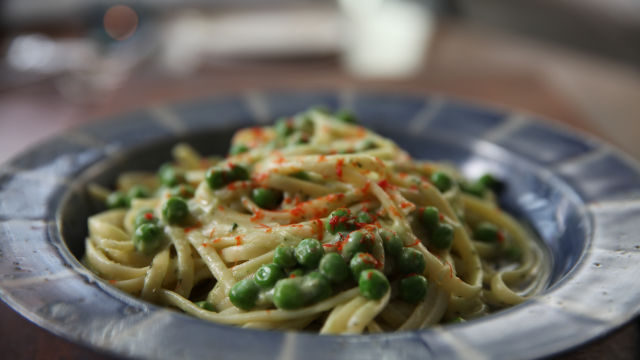 Testenina sa avokadom, graškom i mentom