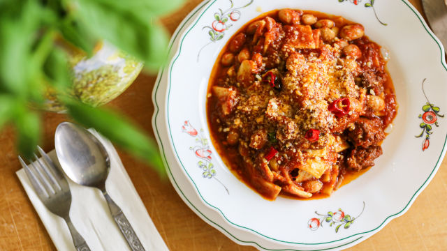 Pasulj sa testeninom