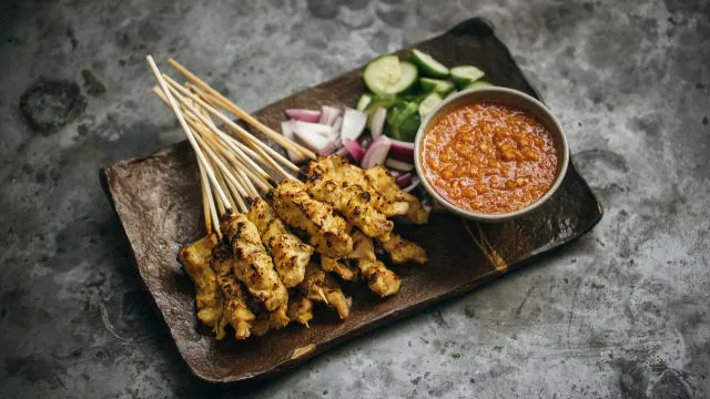Malezijski pileći "satay" sa "nyonya" kikiriki sosom