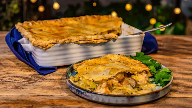 Pita od piletine, praziluka i pečuraka sa korom od estragona