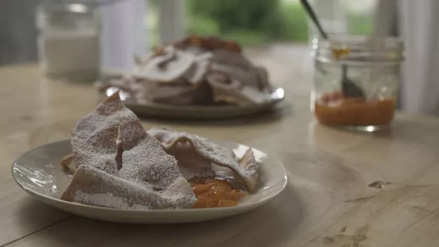 “OREILETTES” (pržene pločice od testa)