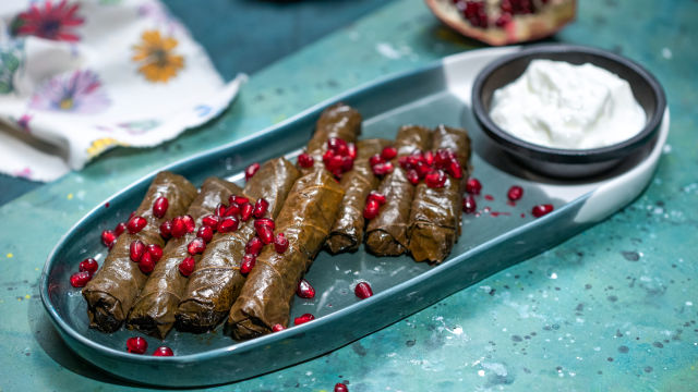 Listovi vinove loze punjeni bulgurom i sušenim paradajzom