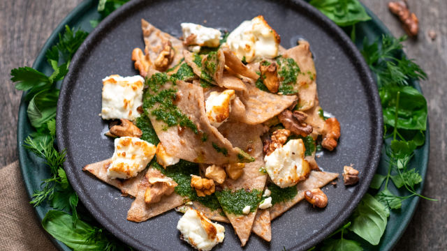 Palačinke sa zelenim sosom i sirom