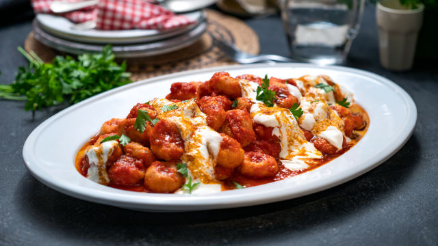 Knedle od bulgura u paradajz sosu