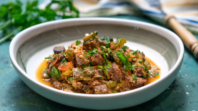 "Ferges" sa džigericom (albanski paradajz, paprike i sir)