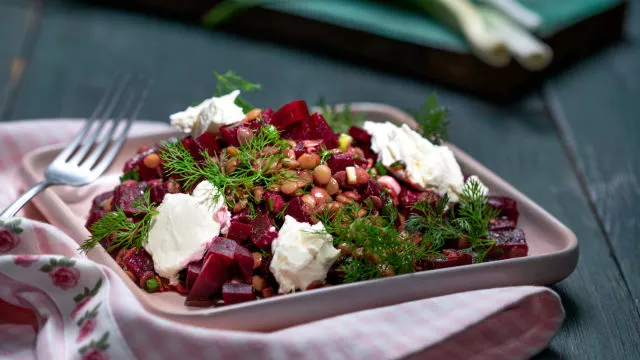 Salata od sočiva, cvekle i krem sira