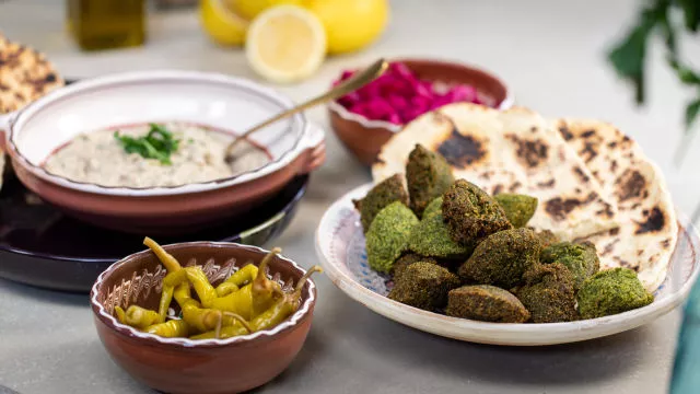 Falafel sa sosom "baba ganoush"