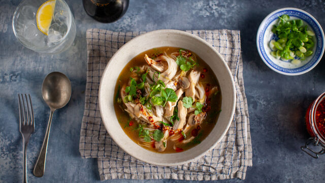 Pileća čorba sa nudlama