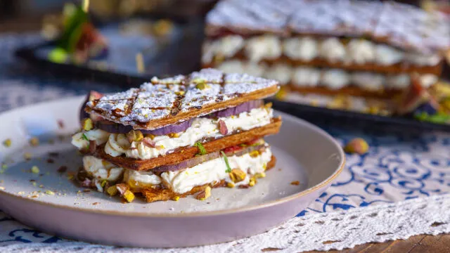 "Mille-Feuille" sa smokvama, cvetom narandže i pistaćima
