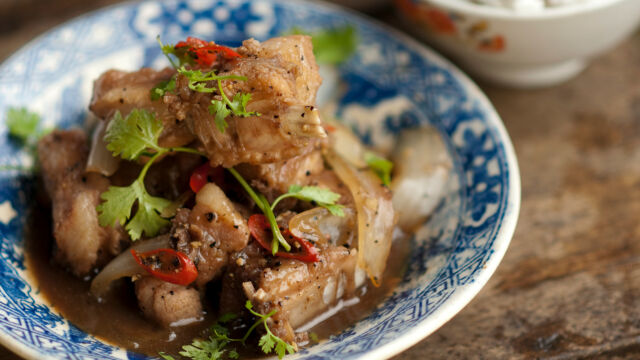 Svinjska rebarca dinstana u soku od mladog kokosa