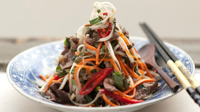 Salata od kelerabe i goveđeg mesa