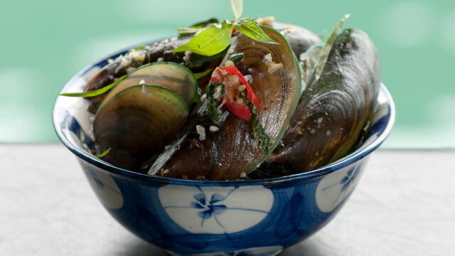 "Halong" školjke kuvane u kokosovom mleku sa aromom limunske trave