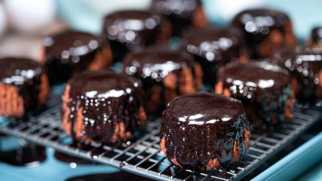 Čokoladni mafini sa glazurom od kakaoa