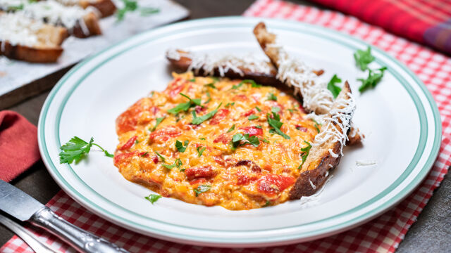 Kajgana sa pečenim paprikama