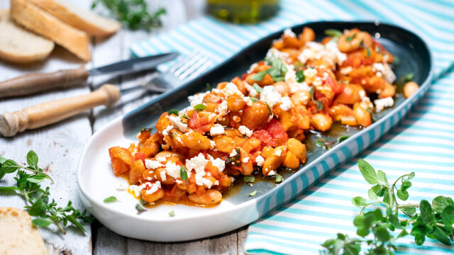 Pečeni pasulj sa paradajzom i feta sirom