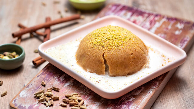 Alva od toplog griza sa kikirikijem i sladoledom