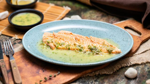 Pastrmka sa sosom od limuna