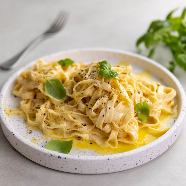 Domaće taljatele sa sosom od limuna