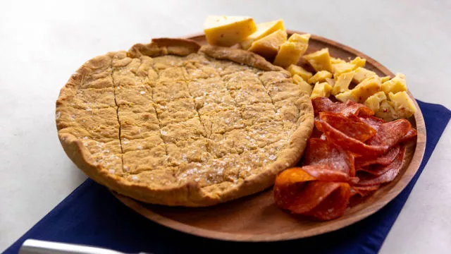 Pizza "scima" (lepinja iz regije Abruco)