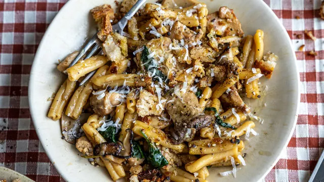 Testenina sa piletinom i šampinjonima