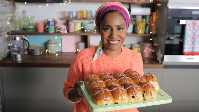 Nadijine zemičke s krstom