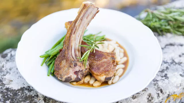 Jagnjetina s pasuljem na dva načina