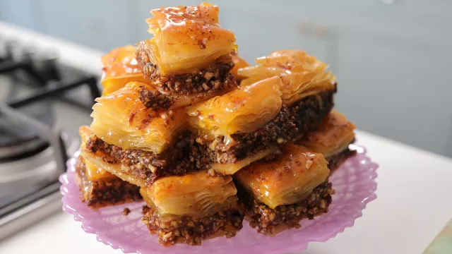 Baklava sa cvetom od narandže