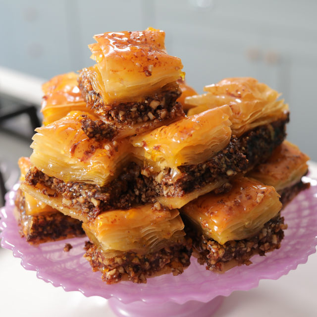 Baklava sa cvetom od narandže