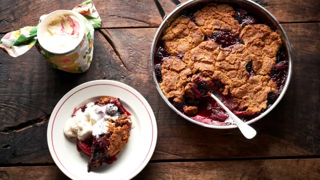 Jesenji kobler sa kupinama, voćem iz voćnjaka i narandžom