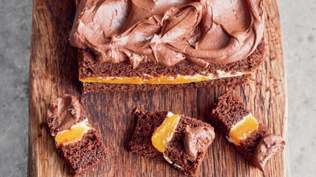 Čokoladna torta sa puter-kremom i mandarinama iz konzerve