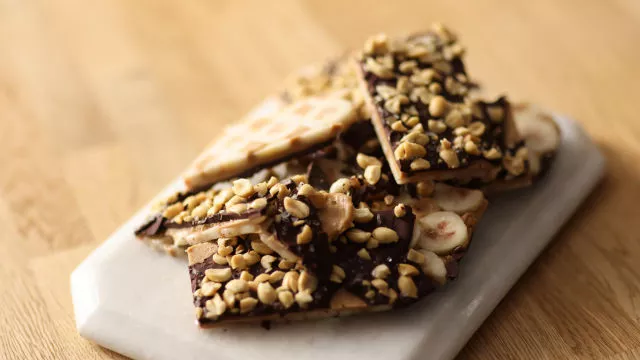 Kora od zamrznute banane i kikirikija