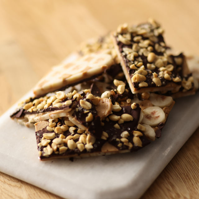 Kora od zamrznute banane i kikirikija